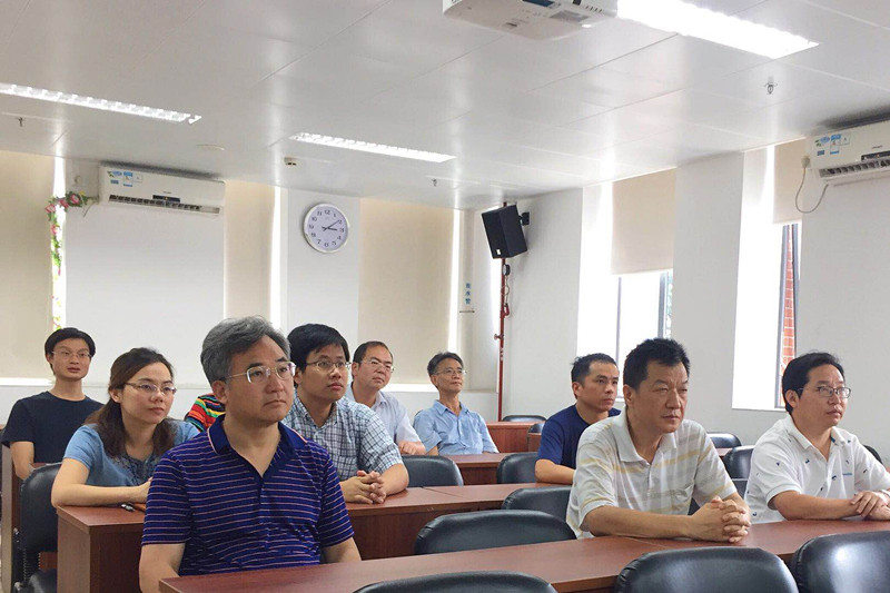 基础数学教师党支部党员认真学习专题报告